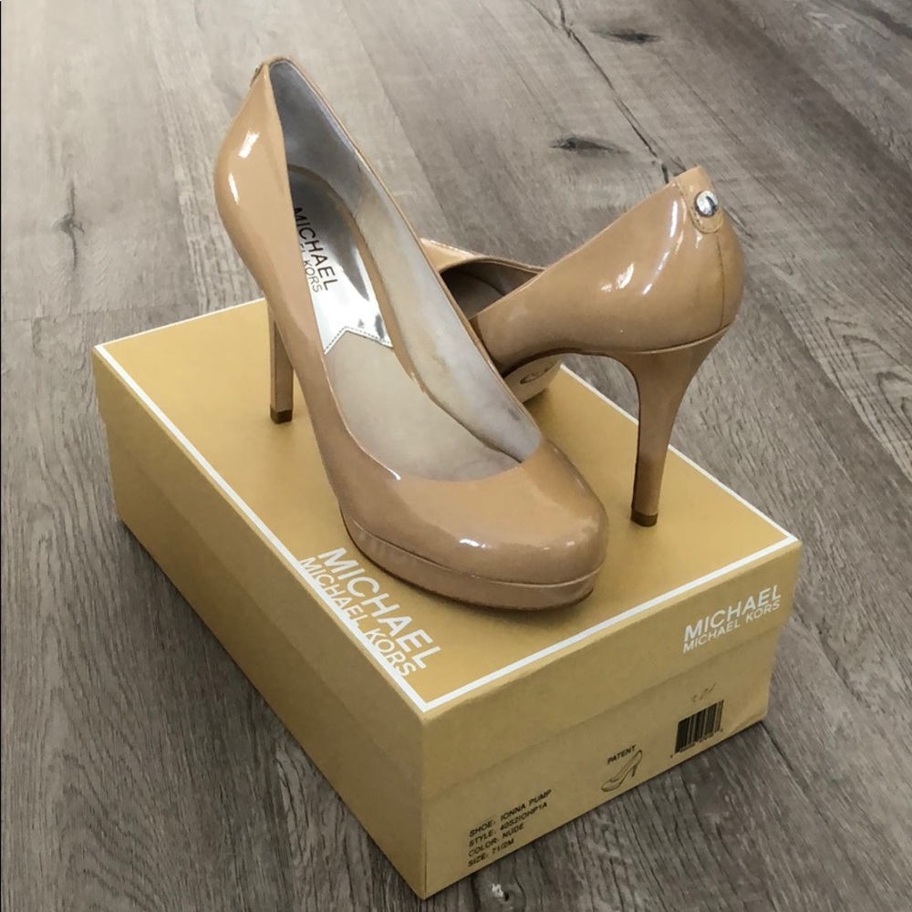 Michael Kors Nude Pumps